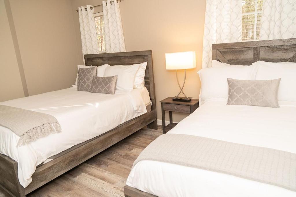 Beautiful Spacious 4 Bedroom House , Sleeps 8+ * Raleigh