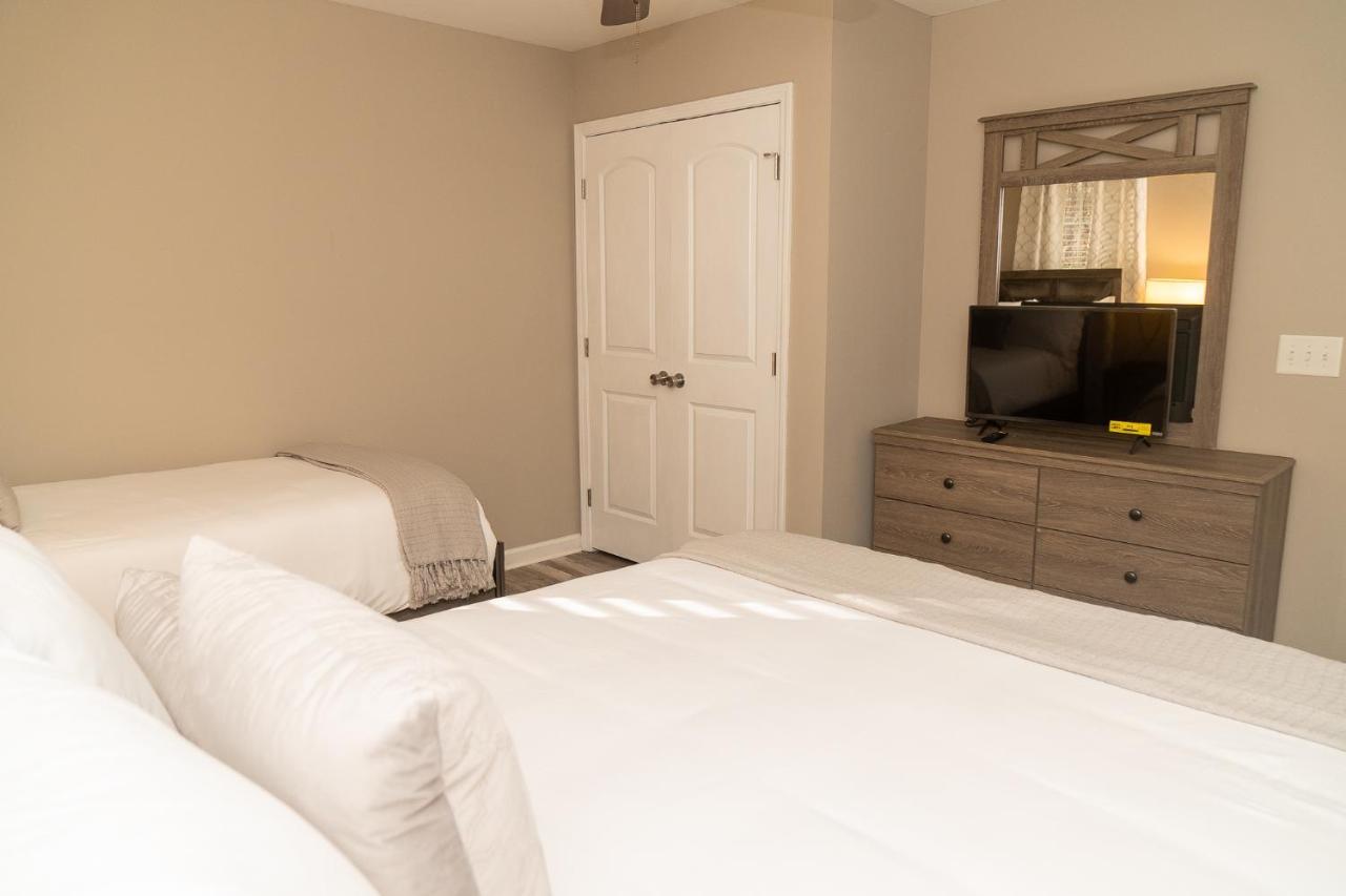 Beautiful Spacious 4 Bedroom House , Sleeps 8+