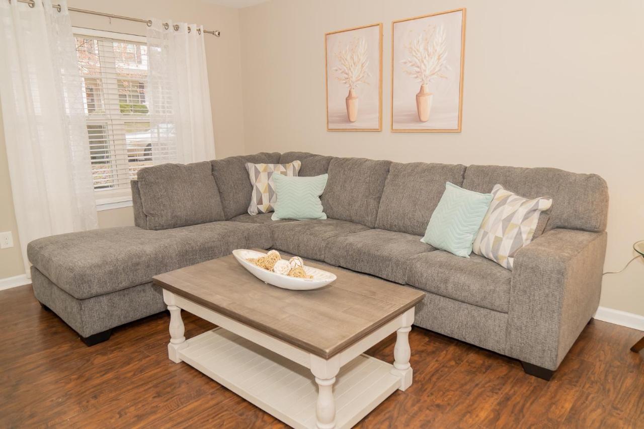 Holiday home Beautiful Spacious 4 Bedroom House , Sleeps 8+ Raleigh