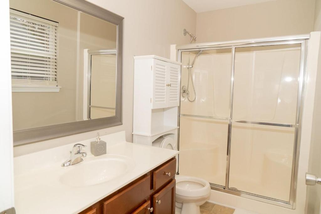 Beautiful Spacious 4 Bedroom House , Sleeps 8+