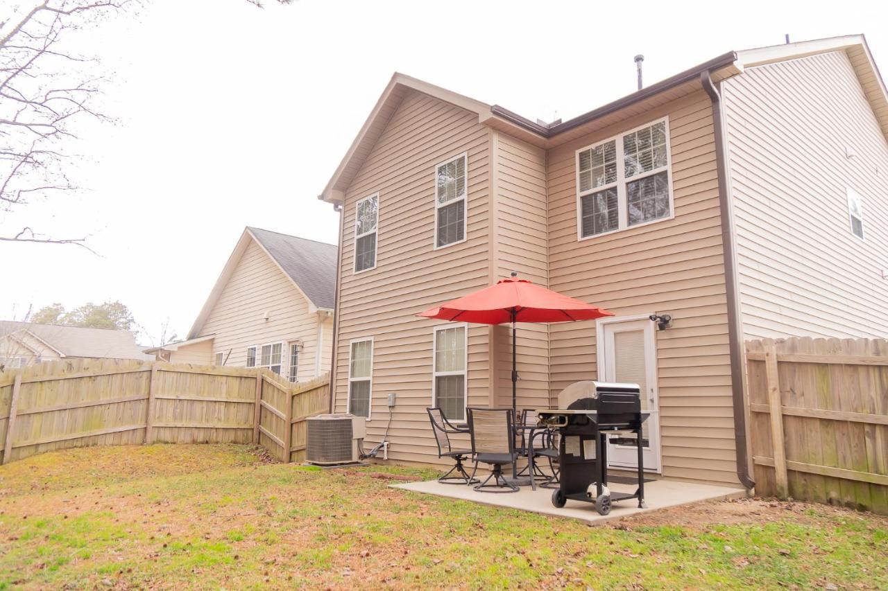 Beautiful Spacious 4 Bedroom House , Sleeps 8+ *