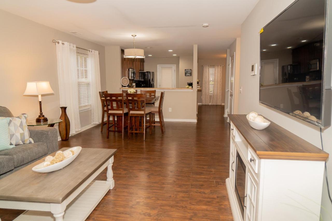 Beautiful Spacious 4 Bedroom House , Sleeps 8+ *