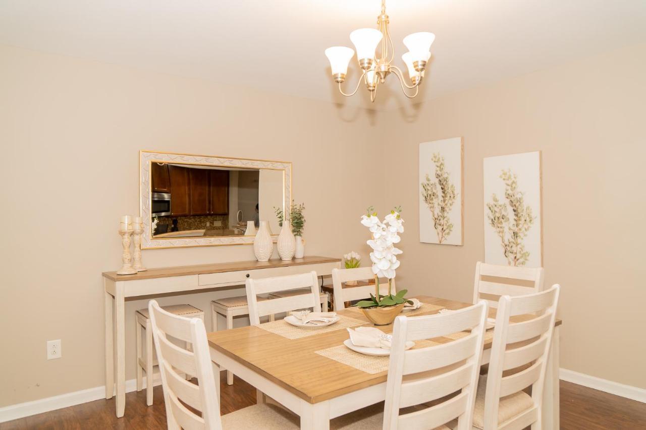 Beautiful Spacious 4 Bedroom House , Sleeps 8+ Casa vacanze Raleigh