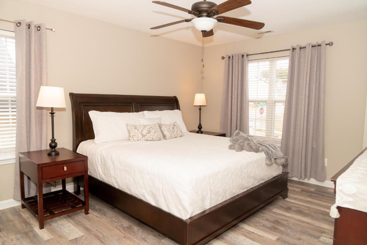 Beautiful Spacious 4 Bedroom House , Sleeps 8+
