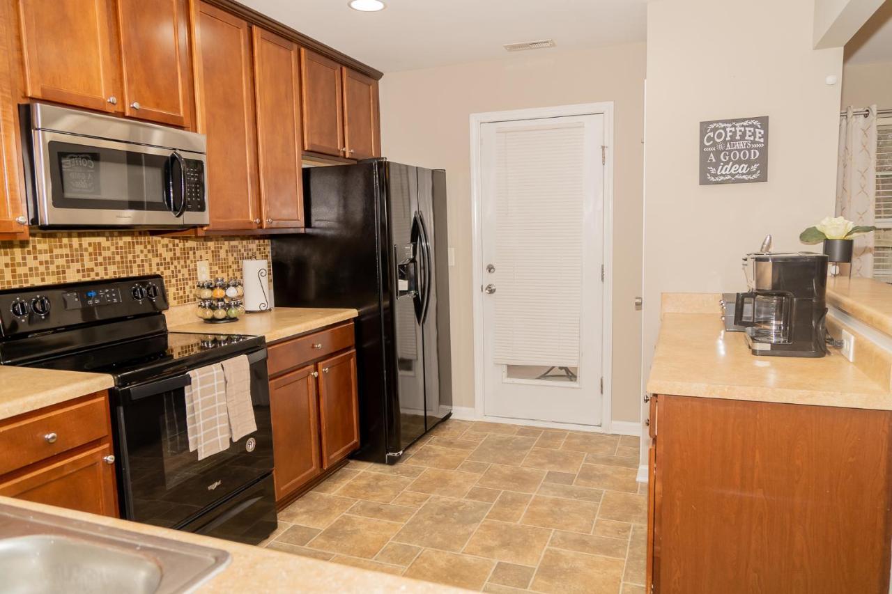 Beautiful Spacious 4 Bedroom House , Sleeps 8+ *