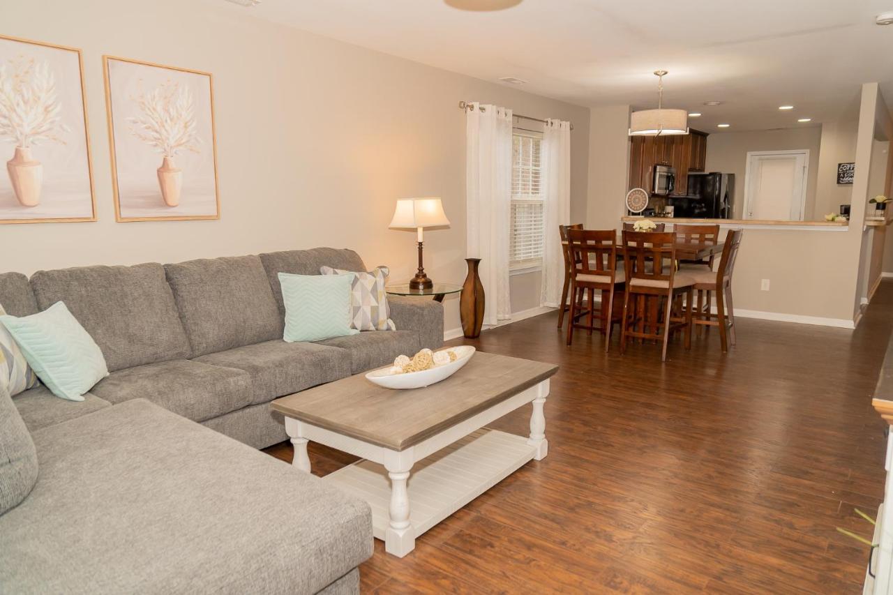 Beautiful Spacious 4 Bedroom House , Sleeps 8+ Holiday home Raleigh