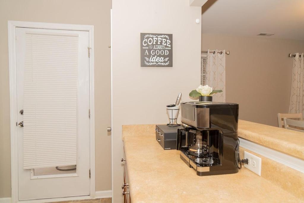 Beautiful Spacious 4 Bedroom House , Sleeps 8+ Raleigh