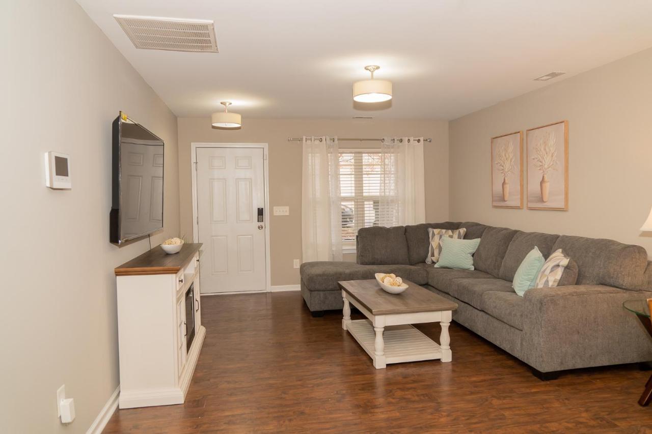 Beautiful Spacious 4 Bedroom House , Sleeps 8+ * Raleigh